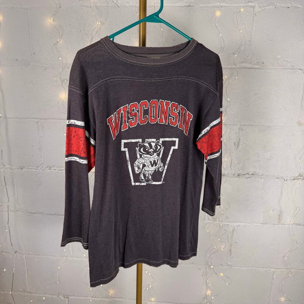 chip & pepper wisconsin badgers #35 distressed football shirt gray M